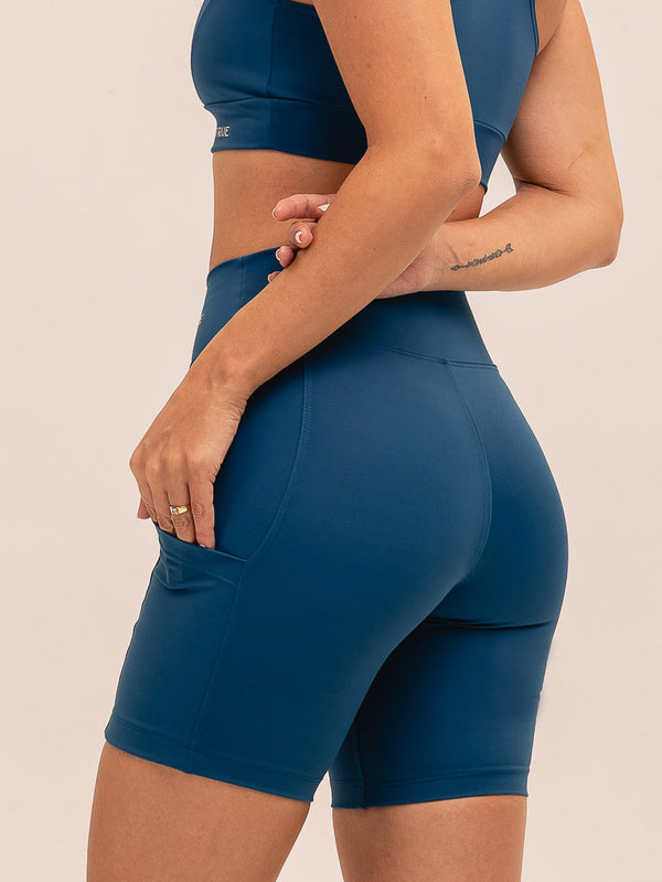 Bermuda com Bolsos Azul Profundo